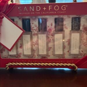 NWT Sand + Fog Women's Fragrance Set - Red and Gold